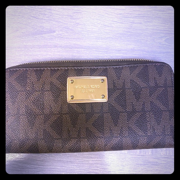 Michael Kors Handbags - Michael Kors Wallet